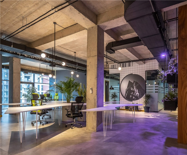 办公室里突兀的大柱子如何装饰设计